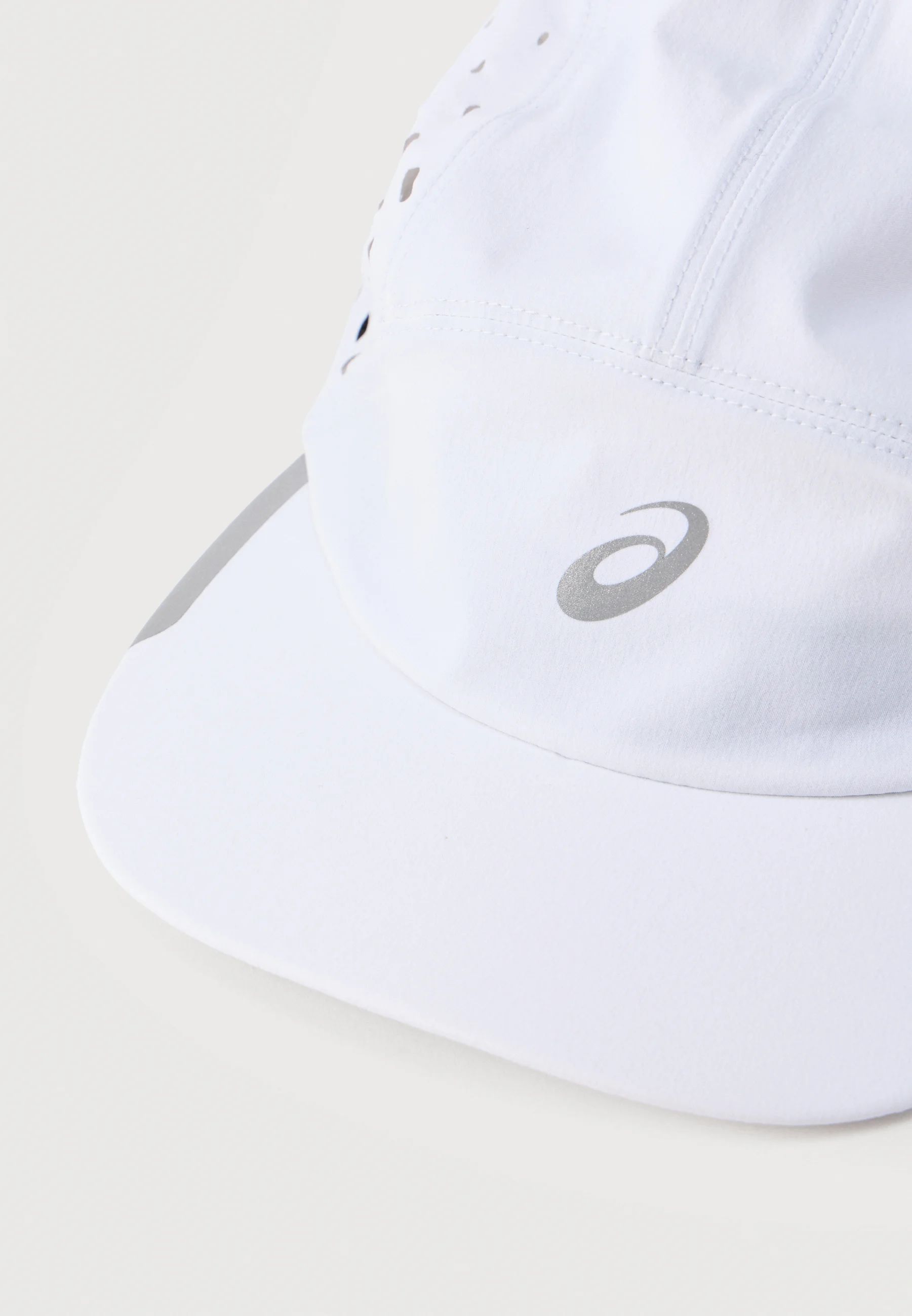 ASICS  ULTRA LIGHTWEIGT RUNNING CAP (3013B329-100U)