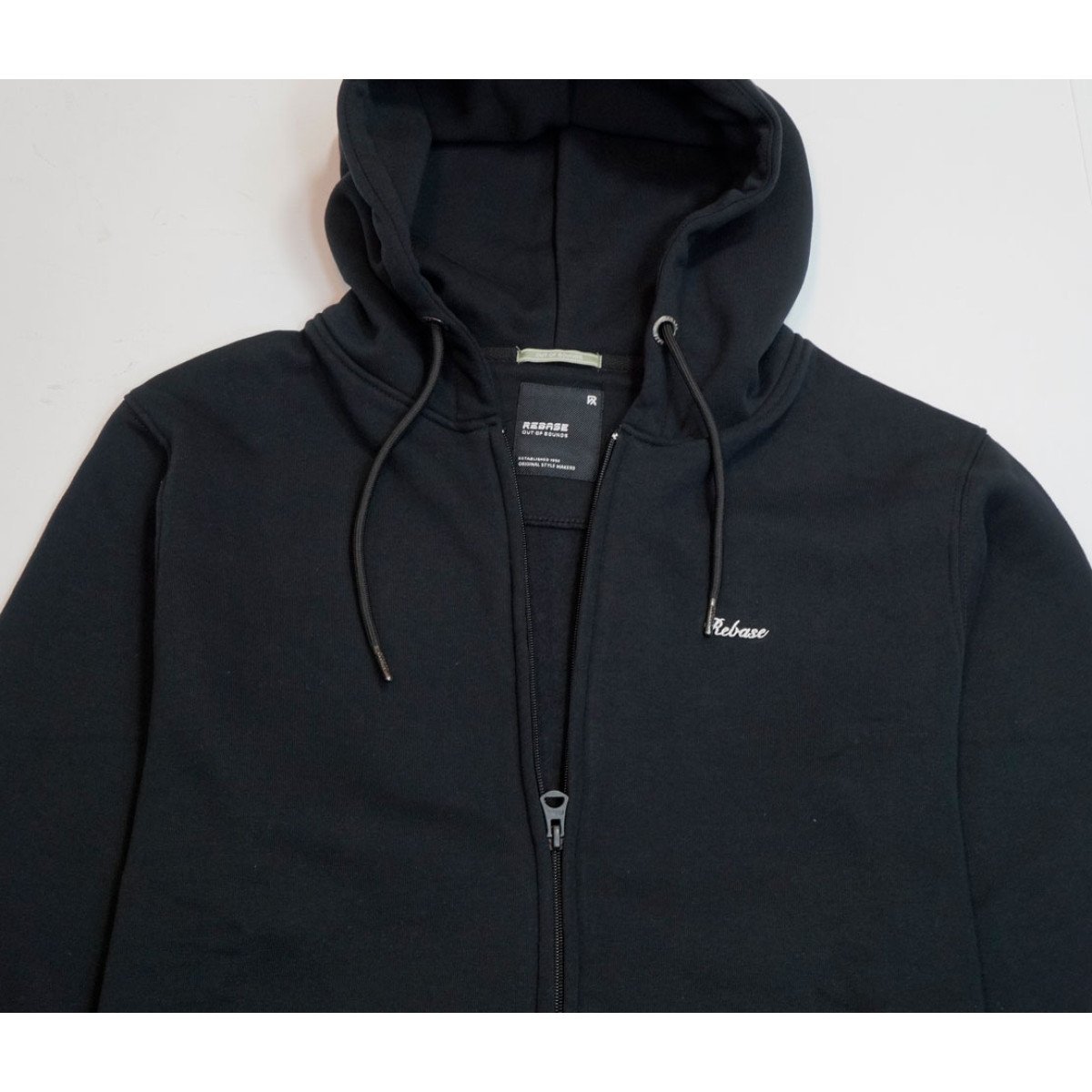 REBASE Hoodie Full Zip (232.RTOP-001-BLACK)